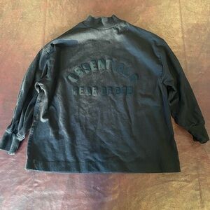 Essentials “Fear of God” black kids crewneck Shirt. Size 8.